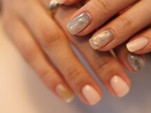 クロ(KURO)/ホワイトとブルーでニュアンス