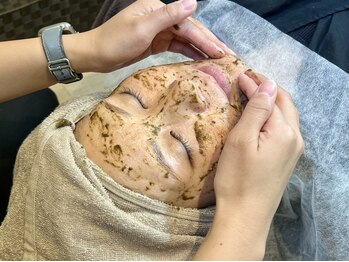 ヴィヴィー(vivie)の写真/【美肌と小顔を同時に手に♪初回半額キャンペーン中！】幹細胞ハーブピーリング＋小顔矯正｜完全個室空間◎