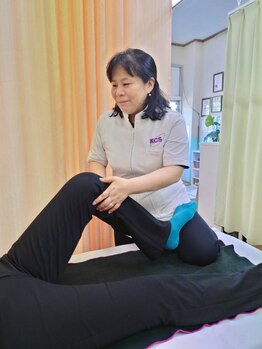 KCSセンター富士の写真/足首/膝/股関節/腰の施術により足全体のバランスを整えてO脚・X脚を改善!デスクワークや立ち仕事の疲れに◎