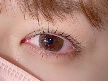 エルメ バイ クイーンズ(herme by QUEENS)の写真/大人上品な目元に♪自まつ毛が伸びたような自然な仕上がりに☆自まつ毛の状態に合わせたケアでモチもUP！