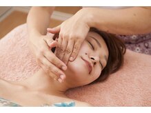 からだめぐりサロン 陽まわりの雰囲気（人気のフェイシャル。オールハンドで左右の顔筋バランスケア♪）