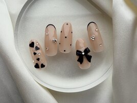 ヌーディ×黒色ワンホンネイル