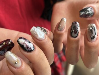 サンブラウン(SUN BROWN)の写真/あなたの『好き』を形に!他にない個性派アートは持ち込み可能で再現性◎手元を彩るデザイン