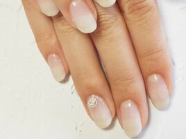 ホワイトグラデ＋ポイントアート