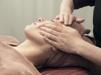 ニコリー(nicoly)/3：小顔美肌マッサージ