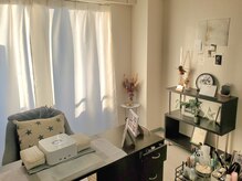 リアン 学芸大学(LiEN)の雰囲気（店内はブラウンとグレーを基調とした落ち着いた空間です）