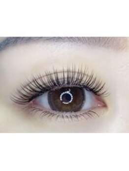 アラーナサロン 新宿店(Arana salon)の写真/ボリューム感のある印象がお好みの方には【バインドロック】自まつ毛への負担を最小限に抑えボリュームUP！
