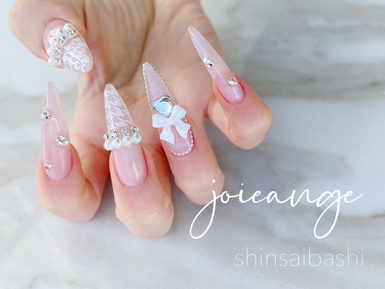 2025年-2026年冬トレンド】千鳥格子 ハンドのネイルデザイン集｜人気順