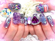 からふるの雰囲気(パーツやシールの種類が豊富。推しネイルと組み合わせも◎)