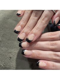 黒フレンチネイル