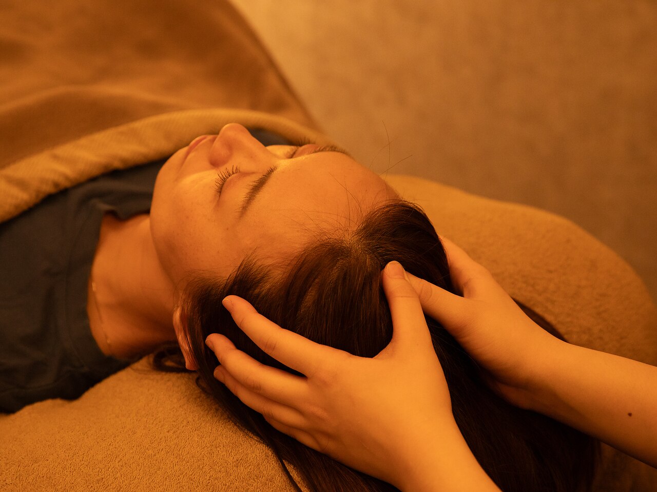 【平日限定】小顔へ肩首もみほぐし付75分リフトアップコース\11000→\6480