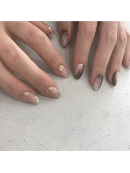 アンバー(Amber)/左右非対称ネイル☆