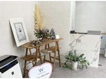 白を基調とした落ち着いた空間の店内で清潔感あり◎老若男女OK！