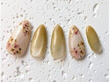 ジュネル/シックな押し花ネイル