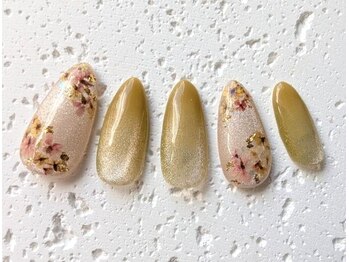 ジュネル/シックな押し花ネイル