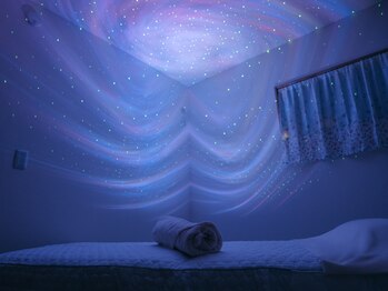小鳥遊 タカナシ/施術室のプラネタリウム2