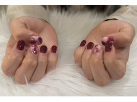 赤いネイルで可愛くかっこよくも