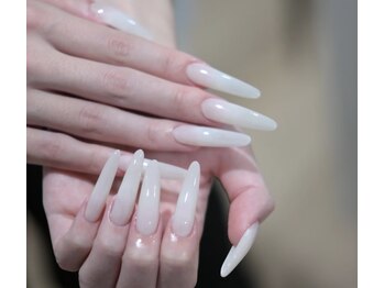 ネイルサロン マジックガール(Nail Salon MagiqueGirl)の写真/スカルプでゴテゴテ華やか！長さ出し＆持ち込みアートで指先を彩るネイルサロン☆