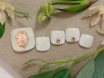 マニペディ ザ サロン 虎ノ門ヒルズステーションタワー店/ホワイトフットジェル￥11000