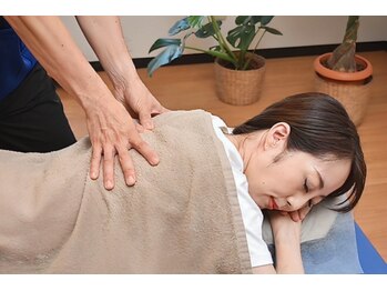 カーム整体院(CALM整体院)/背中の施術