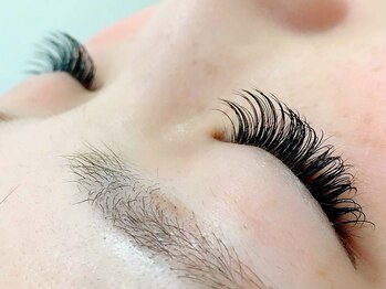 リリーラッシュ 国分寺南口店(LilyLash)の写真/自まつ毛が薄い・短いオトナ女性へ♪自まつ毛に負担のないフラットラッシュで自然なボリューム感を演出！