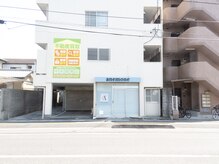 建物敷地内東隣に専用駐車場一台ございます