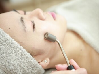 ルル(LuLu)の写真/【しわ・たるみ改善リフトアップフェイシャル￥4950～】年齢を重ねると気になるホウレイ線・たるみ改善に◎