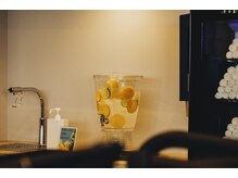 フィアートフィット 菊陽デサキパーク店(Fiato Fit)の雰囲気(デトックスウォーターは好きなだけ◎ビタミンミネラル補給にも!)