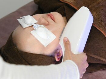 シロ(Shiro)/光フェイシャル施術風景