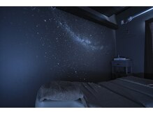 流星の雰囲気（星が流れるプラネタリウムの中で極上のねむれる癒し空間＊）