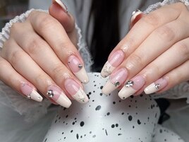 大人ベージュのフレンチネイル
