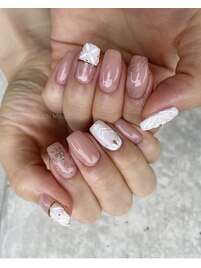 手描きアート×ホワイト