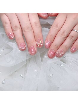 キラキラ可愛いフラワーネイル