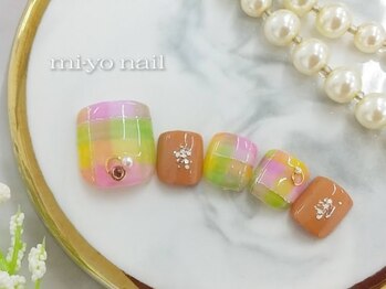 ミーヨ ネイル(mi-yo nail)の写真/【¥7150/¥8250/¥9350】3種類の定額サンプルをご用意!!足元を可愛く演出♪リラックスできるフットバス付き★