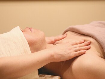 セレニテ(Selenite)/デコルテケアで深いリラックス♪