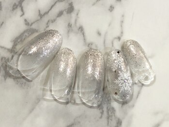 キラキラスノーネイル