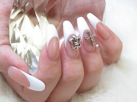 クロムハーツ×白フレンチ相性◎