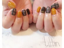 ネイルサロン ティフィン(tiffin)/グレンチェック柄ネイル