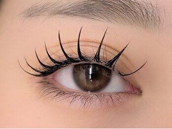 アイラッシュサロン グラン(Eye Lash Salon Glanz)の写真/フラットラッシュとLEDコーティングで、上品なボリュームを美しくキープ。マツエクつけ放題も◎