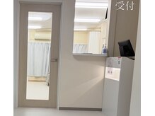Leora nail+eye の雰囲気（受付、待合スペース）