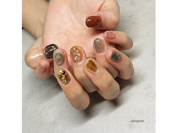 シルニー リム(Silny rim)/アシンメトリーニュアンスネイル
