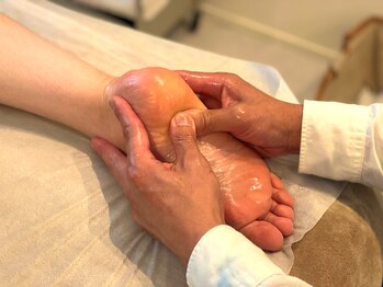 タマヤビューティー 名古屋本山(Tamaya beauty)の写真/《上質な大人のリラクゼーション》首肩こりや足のだるさを癒すオールハンドの深圧マッサージでお悩み解消。