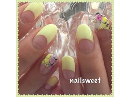 イエローフラワーネイル