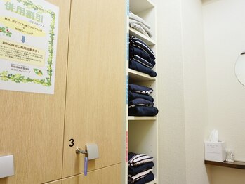 MINATOカイロプラクティック 西船橋駅前整体院/個室の更衣室でお着替え！