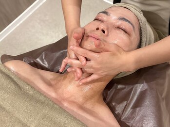 ファッショニスタ 恵比寿東口(Fashionista)の写真/【毛穴の黒ずみ女性は見てます！】黒ずみ毛穴・お疲れ顔にWアプローチ！清潔感UPで差がつく肌へ