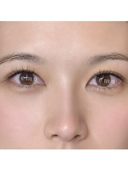 エミュ バイ ユミ(emu by yumi)の写真/LEDエクステでキレイ長持ち◎
ダークブラウンのカラーエクステで、ナチュラル上品な目元へ!!