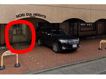 スリーシープ/WHY NOT様の左手に建物入口