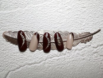 ラウレアルア(Laure’a lua)/ボルドーネイルデザイン