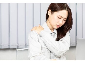 三ノ宮鍼灸院 接骨院の写真/首、肩コリの辛さを根本改善！放置すると腕の痺れにも繋がるかも！豊富な知識と確かな技術でつらさを解決！