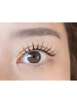 ナチュラル上品な目元にしたい